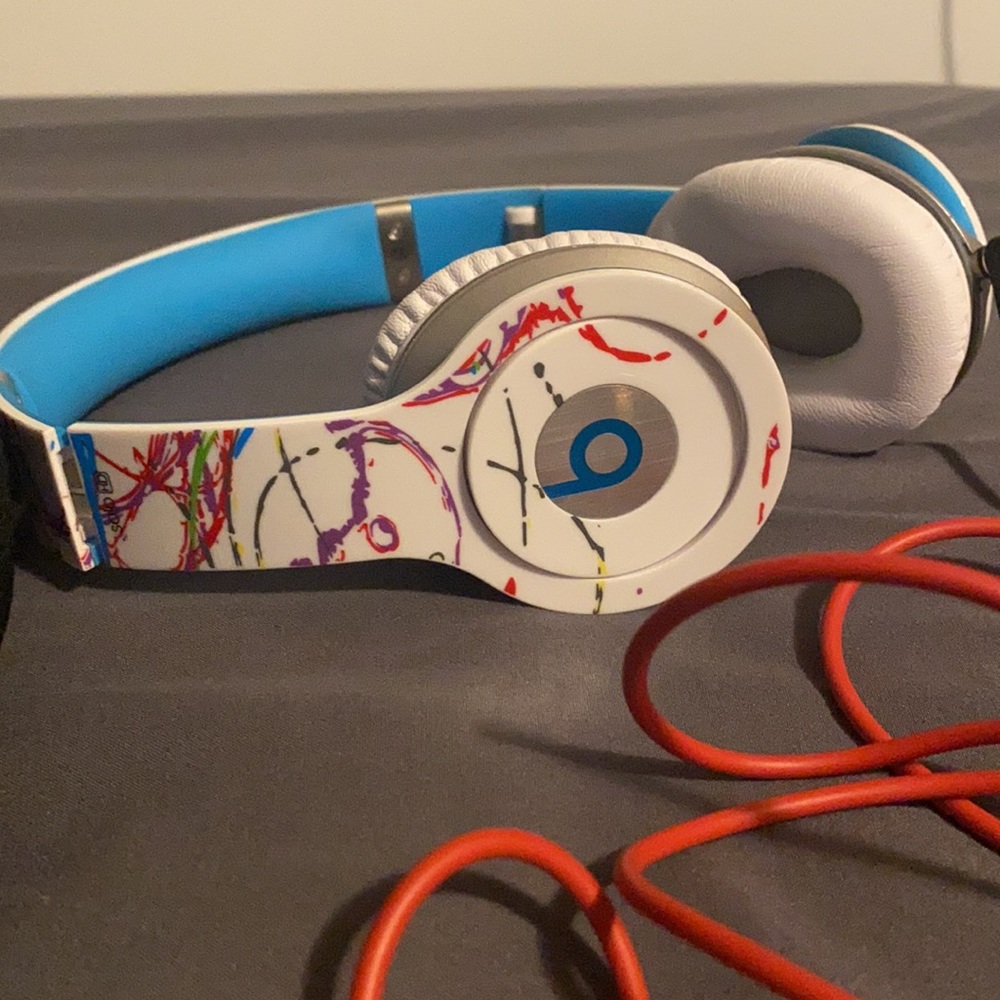 beats - Picture 2 of 2